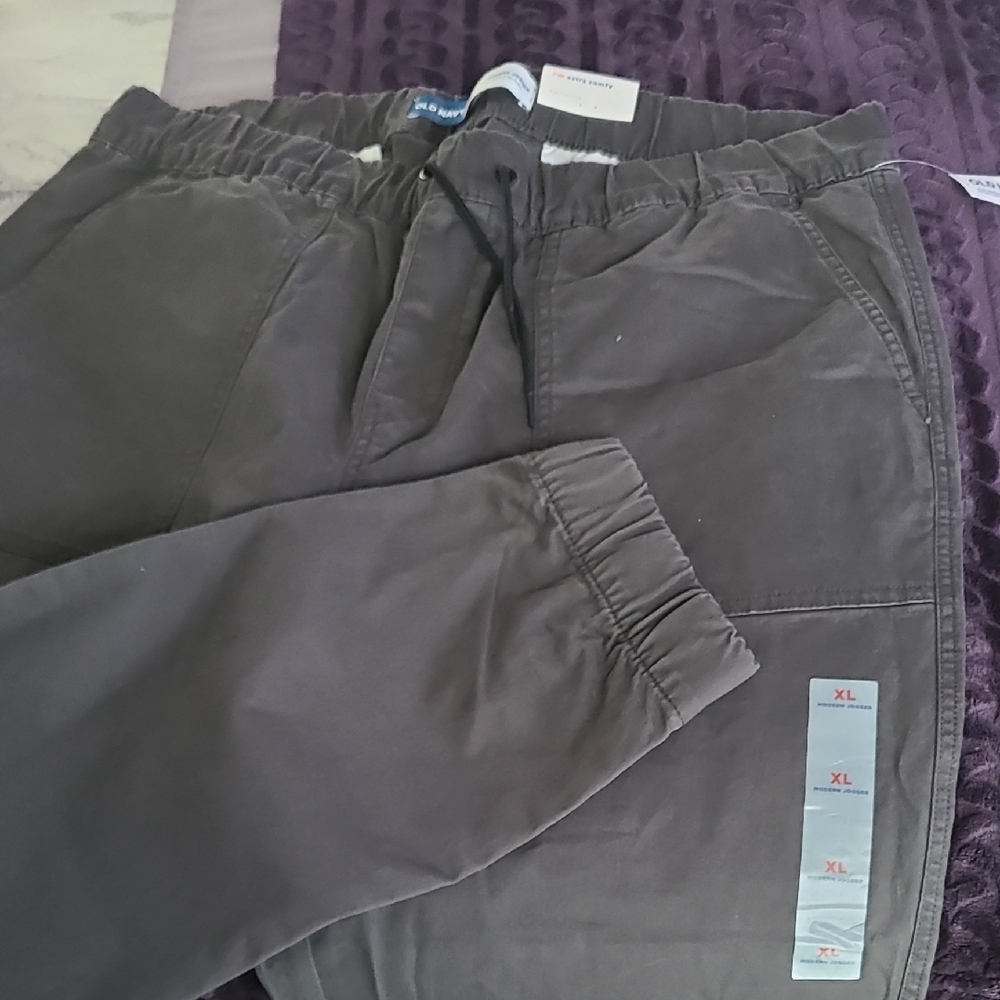 Old Navy Gray Sweatpants with Elastic Waistband and Tapered Fit